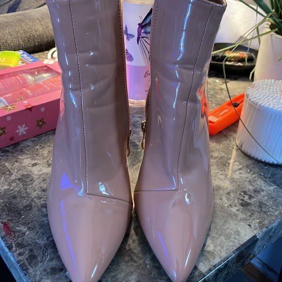 Size 8 - Picture 3 of 3